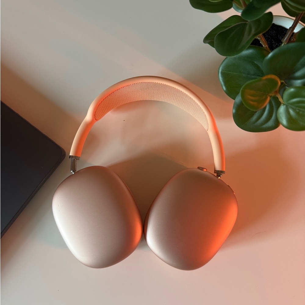 Apple AirPods Max – Orange | Excellent Condition + Case